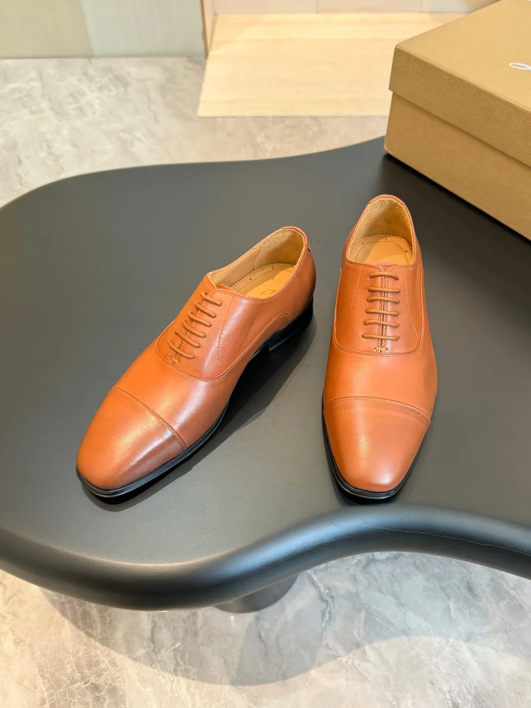 💰960 Christia*.Loubouti* high-end men's business formal leather shoes, original genuine cowhide red sole, imported Italian cowhide outsole, first-layer cowhide, water-dyed cowhide lining, high-end luxury. Size: 39-44 (customized at 38.45.46)✅